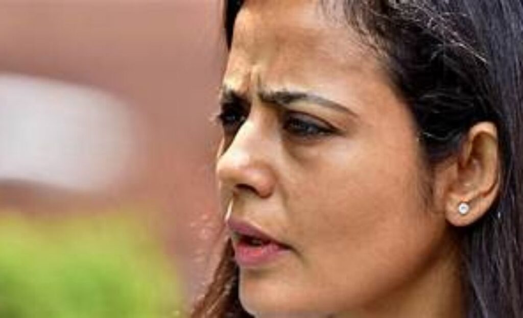 टीएमसी सांसद महुआ मोइत्रा